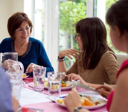 Cena en casa de familia