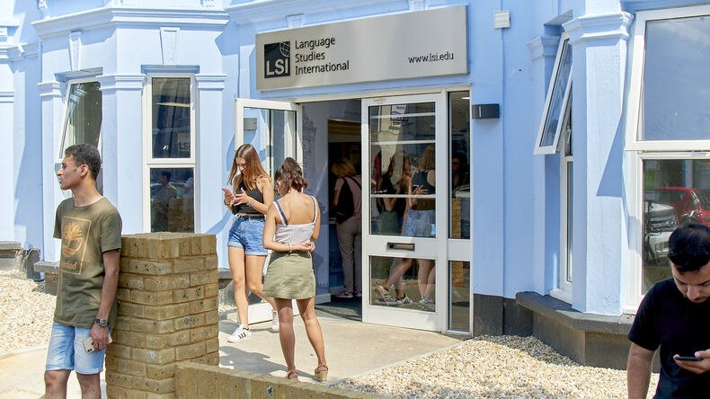 LSI Brighton, en Hove, junto al mar