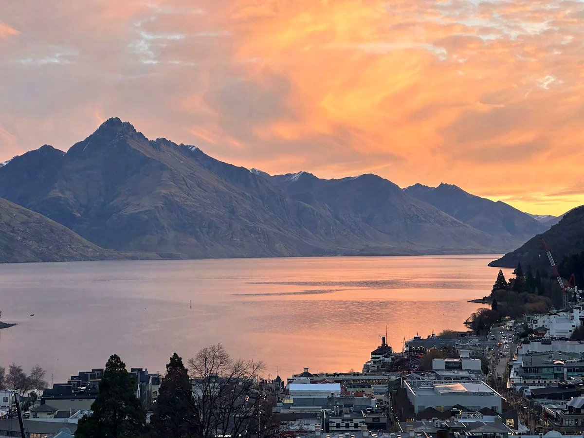 Atardecer sobre el lago Wakatipu